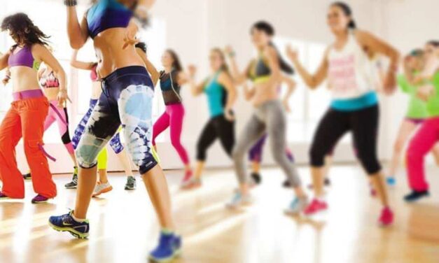 Aula de Zumba  5 benefícios que ajudam a emagrecer